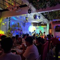 Living Room 28 Cafe & Restaurant