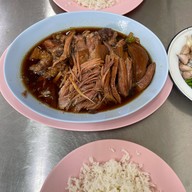 ข้าวขาหมูนายกวง