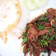 เมนูของร้าน ซดเกาเหลาเนื้อ ข้างปั๊มปตท.โรงเรียนสิงห์สมุทร