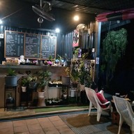 บรรยากาศ ร้านกาแฟ P&t Valentine's Coffee