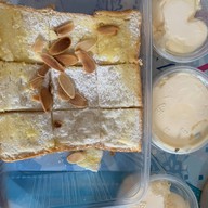 make me bread dessert and cafe