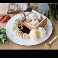 make me bread dessert and cafe