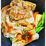 ส่งเสบียง ไก่ทอดเกาหลีและข้าวหน้าสไตล์ญี่ปุ่น ซอย สาทร 1