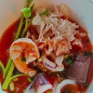 ก๋วยเตี๋ยวต้มยำผักหวานบ้านเรือนไม้ เมืองปทุมธานี