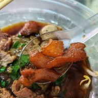 เมนูของร้าน ก๋วยเตี๋ยวเนื้อเจ๊แจ๋ว