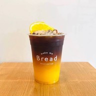 make me bread dessert and cafe