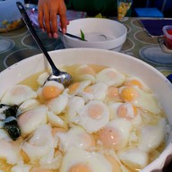 เมนู บัวลอย มะพร้าวน้ำหอม ไข่หวาน