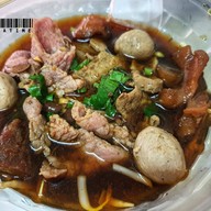 เมนูของร้าน ก๋วยเตี๋ยวเนื้อเจ๊แจ๋ว