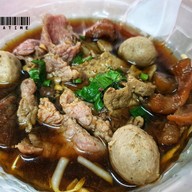 เมนูของร้าน ก๋วยเตี๋ยวเนื้อเจ๊แจ๋ว