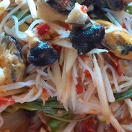 หมุ่ยมุ่ยส้มตำไก่ทอด