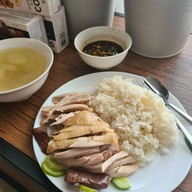 เมนูของร้าน ก่วงเฮง (MRT พระรามเก้า) ข้าวมันไก่ประตูน้ำ แกรปแอนโก สาขา MRT พระรามเก้า  ประตูทางออก 3