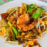 ผัดไทยถาด บ้านหมอแต๋ว