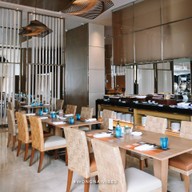 The Glass House โรงแรมอีสติน แกรนด์