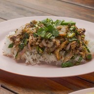 ขาหมูขั้นเทพ(สาขาแรกต้นตำรับย้ายมาจากตลาดตองแปด) สาขาแรกต้นตำรับ(ย้ายจากตองแปด)