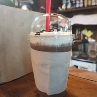 กาแฟหกใส่ คอฟฟี่ฉอฟ