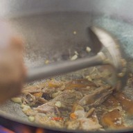 ขาหมูขั้นเทพ(สาขาแรกต้นตำรับย้ายมาจากตลาดตองแปด) สาขาแรกต้นตำรับ(ย้ายจากตองแปด)