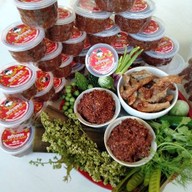 แจ๋วบองหมูแดดเดียวแม่ดวงใจ