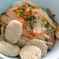 ก๋วยเตี๋ยวหมูยุพิน (เจ้าเก่าตลาดกิมหยง 40 ปี) 1