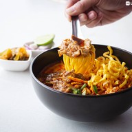 เมนูของร้าน ข้าวซอย น้ำเงี้ยว “ใส่ใจ“ สันโค้งน้อย