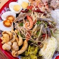 เมนูของร้าน ตำเป็นถาด ถ.สนามบินเก่า
