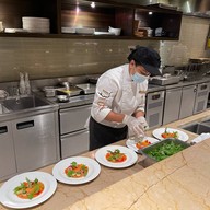 Volti Restaurant And Bar โรงแรมแชงกรีลา