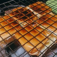 ขนมปังปิ้งเตาถ่าน ปอ อัง ปัง