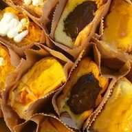 ขนมปังปิ้งเตาถ่าน ปอ อัง ปัง