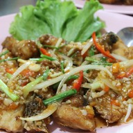 ร้านอาหารเฟื่องฟ้า