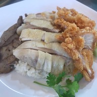 ร้านอุ้ม ตลาดนวลจันทร์ 38