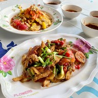 ไก่ย่างปรีชา ปลาเผา