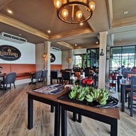 บ้านริมขุม (Baan Rim Khum Cafe & Restaurant)