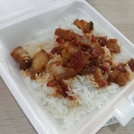 เกรซ-เกมส์ โคตรยำสูตรโบราณ-กระเพราโบราณ รสเด็ด