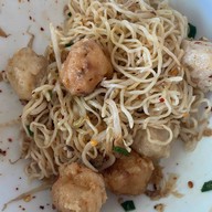 มุ้ย ลูกชิ้นปลาวรจักร