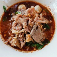 ก๋วยเตี๋ยวดู๋ดี๋ ชักธงชัยบรมไตรฯ วัดจันทร์