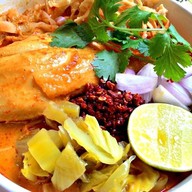 ลาบเหนือ ข้าวซอย by หมูอ้วน หมู่บ้านคริสตัล(42/87)