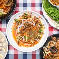 สุดแซ่บยำมะม่วงทะเลสด ม.กรุงเทพ