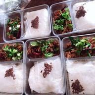 ลาบเหนือ ข้าวซอย by หมูอ้วน หมู่บ้านคริสตัล(42/87)