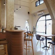 ลาพาซ คาเฟ่ (La Paz Cafe')  -