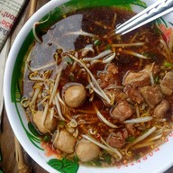 เลิศรส ก๋วยเตี๋ยวไก่ตุ๋นมะระ หมูตุ๋นยาจีน