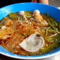 เมนูของร้าน ก๋วยเตี๋ยวลูกชิ้นปลาโบราณ เพชรเกษม39/2