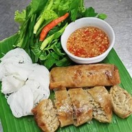 แม่อู๊ด อาหารเวียดนามแอนด์เบเกอรี่(อ๋า..ลูกชาย)