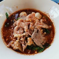 ก๋วยเตี๋ยวดู๋ดี๋ ชักธงชัยบรมไตรฯ วัดจันทร์