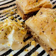 เมนูของร้าน Beirut Lebanese Restaurant พร้อมพงษ์