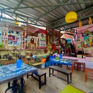 บรรยากาศ ขนมจีนป้าดา เจ้าเก่าหลังนารีรัตน์ ประตูชัย