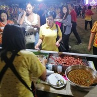 ข้าวสไตล์เกาหลีพ่อหนุ่มหน้ามน