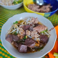 เมนูของร้าน ขนมจีนป้าดา เจ้าเก่าหลังนารีรัตน์ ประตูชัย