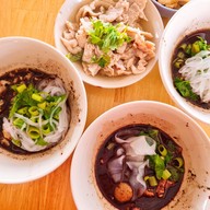 เมนูของร้าน ร้านก๋วนเตี๋ยวเรือ ป.ประทีป (ประชาอุทิศ131 ) ซ.ประชาอุทิศ131