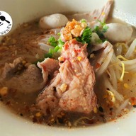 เมนูของร้าน ก๋วยเตี๋ยวหมูมะนาวเจ๊แอ๊ด
