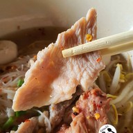 เมนูของร้าน ก๋วยเตี๋ยวหมูมะนาวเจ๊แอ๊ด