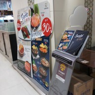 หน้าร้าน SUSHI DEN เทอมินอลอโศก